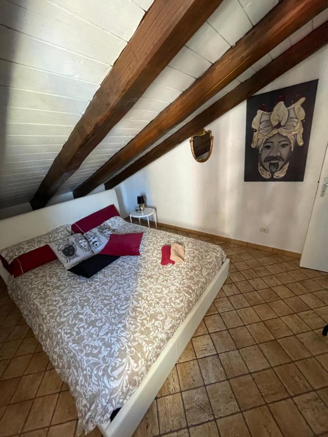 La Mansarda Dei Mori Appartement Catánia Buitenkant foto